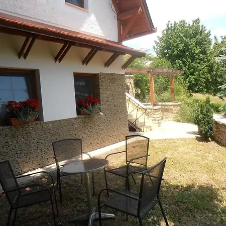 Hegyestu Apartman * Monoszlo