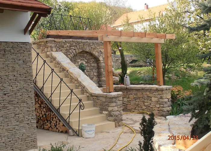 赫格耶斯图公寓 Monoszlo